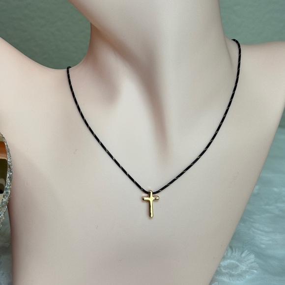 ⚜️ Unique Elegant Gold Cross Pendant Black Chain Necklace ⚜️💫❤️‍🔥 - Picture 4 of 7